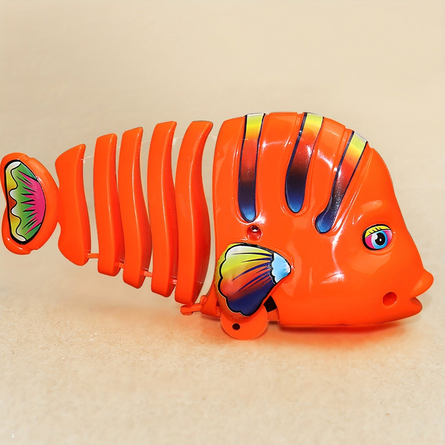 🐟プラスチック製のゼンマイ仕掛けの魚のおもちゃ