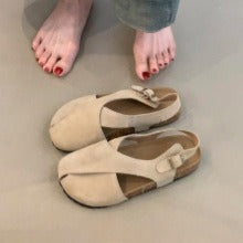 レトロなクロスデザインのビルケンサンダル